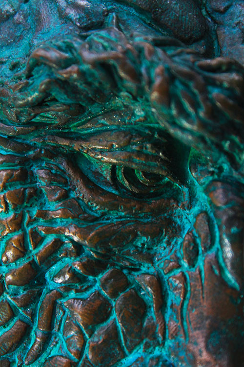 Скульптор Артем Медведев. Современная скульптура. Фрагмент 2. Защитник. 2015, 35 x 33 x 19 см, бронза, гранит
