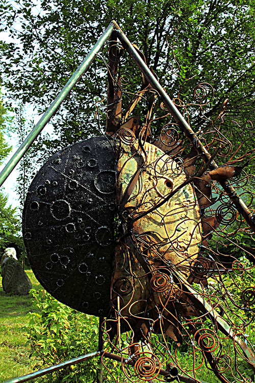 The sculptor Artem Medvedev. Contemporary sculpture. Fragment. A prism. Kaliningrad, Russia. 2012, 200 x 220 x 180 cm, chamotte welded metal